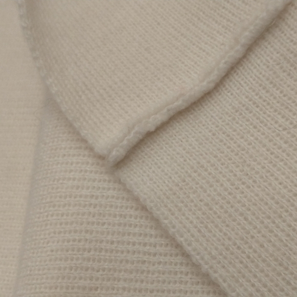 Bloomingdales Infinity Scarf Soft Wool Made in Italy 18.5" x 72" Quality Ivory - Picture 6 of 6